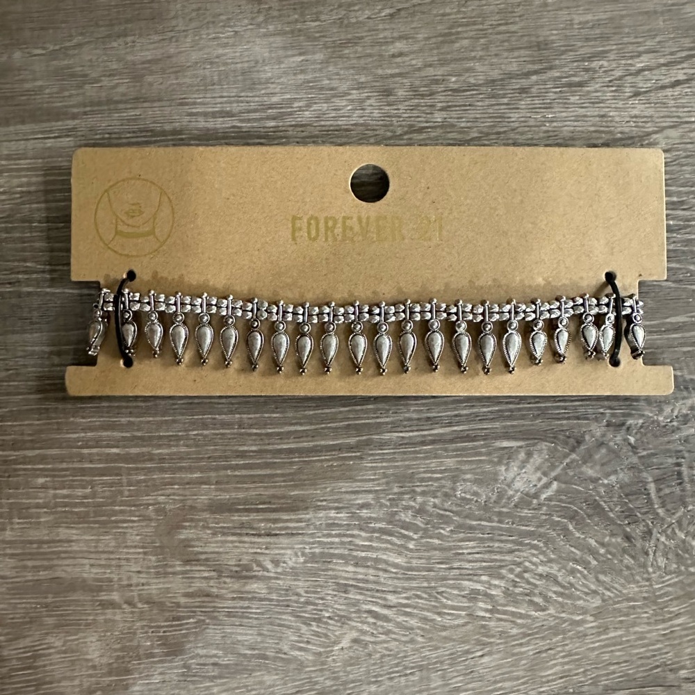 Forever 21 Silver Teardrop Charm Choker